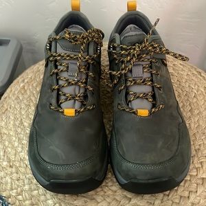Men’s TeVa hiking shoes NWOT SIZE 10